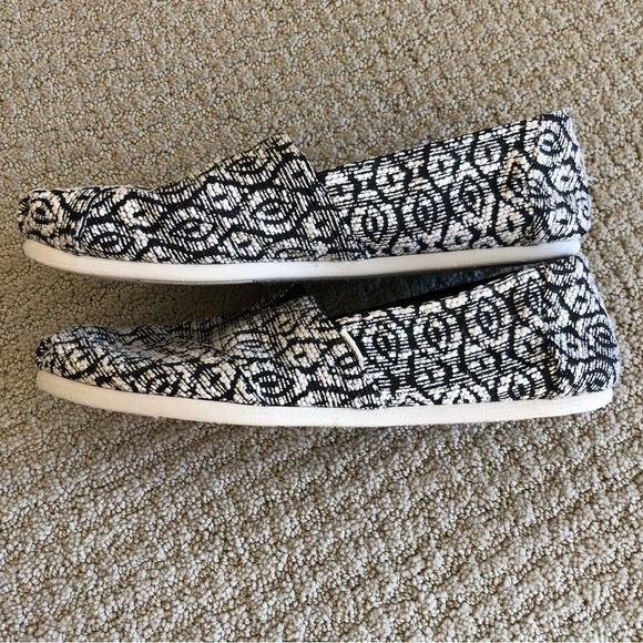 TOMS Alpargata Shoes - Picture 3 of 8